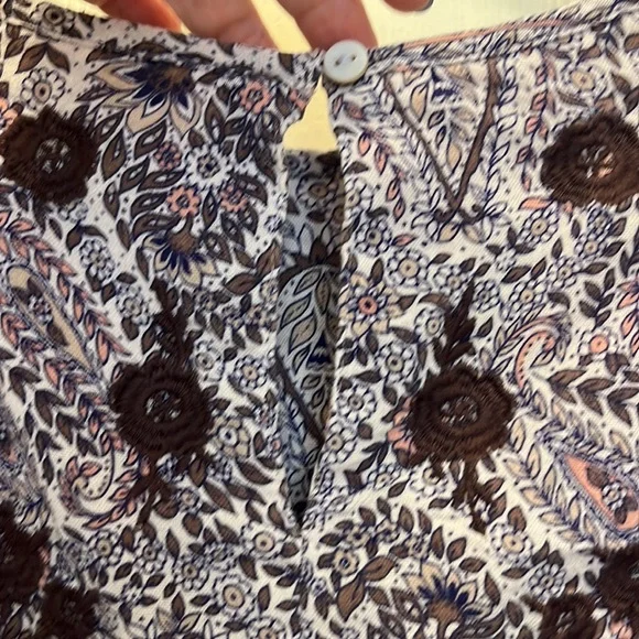 Lucky Brand flutter sleeve top. - Picture 5 of 7